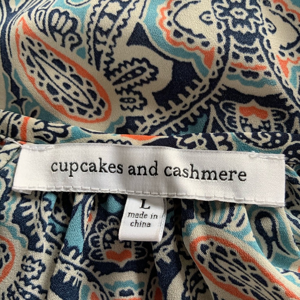 Cupcakes and Cashmere Top Cold Shoulder #L1 - Picture 5 of 5